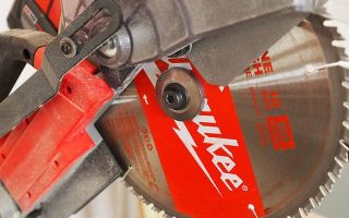 Milwaukee Tool выпускает садовое оборудование и торцовочную пилу с аккумуляторным питанием